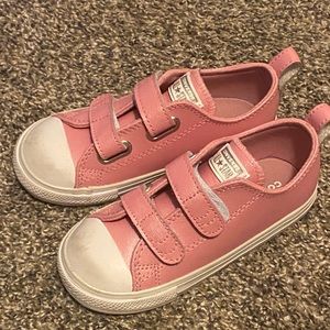 Little kids Pink Converse